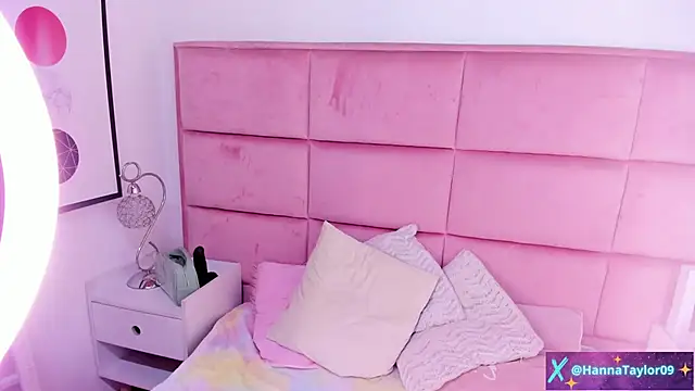 Snapshot of HannaTaylor chatting on 12-10-24, 05:50 HannaTaylor online show from 12-10-24, 05:50