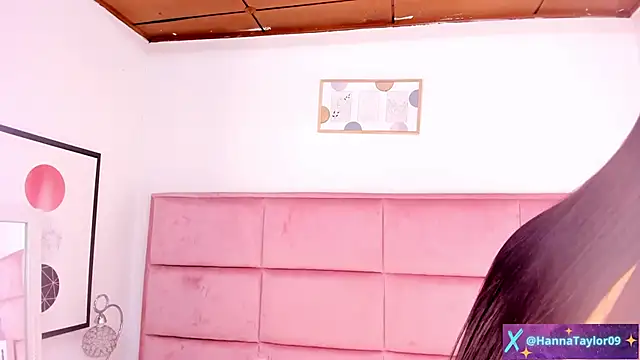 Snapshot of HannaTaylor chatting on 12-17-24, 08:56 HannaTaylor online show from 12-17-24, 08:56