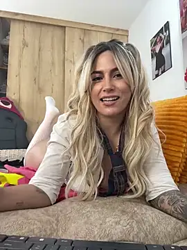 zafiro mo0n online show from 12-30-24, 12:22