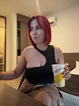 zafiro mo0n online show from 01-06-25, 10:37