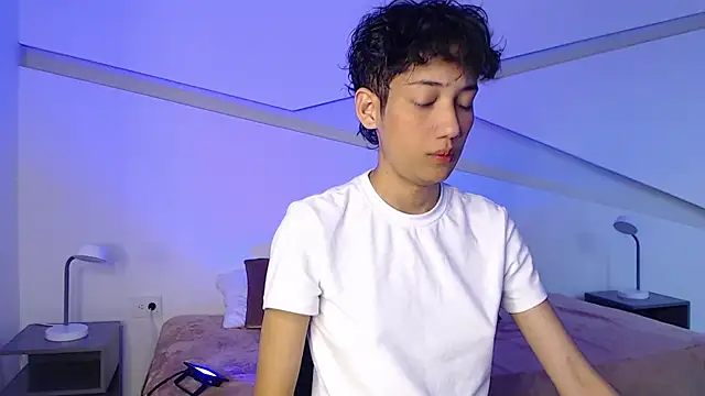 hot little bunny online show from 02-12-25, 08:40