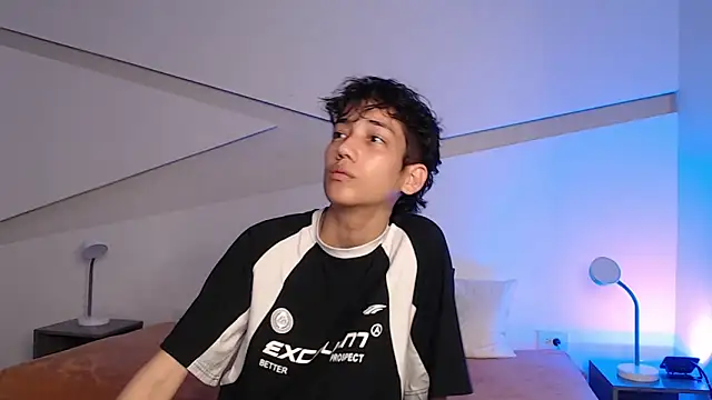 hot little bunny online show from 02-18-25, 08:25