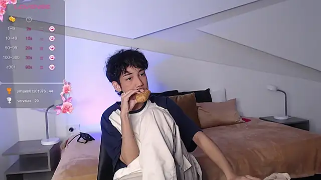 hot little bunny online show from 03-08-25, 12:33