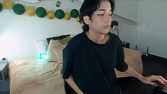 hot little bunny online show from 03-17-25, 11:54