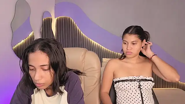 hot little bunny online show from 04-15-26, 09:15