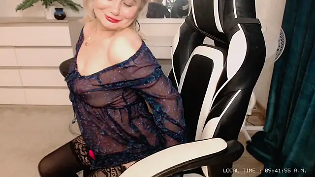 Snapshot of Lola_Richie chatting on 12-13-24, 04:43 Lola Richie online show from 12-13-24, 04:43