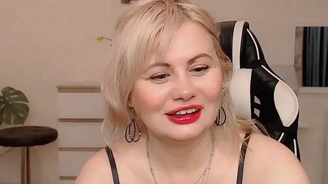 Snapshot of Lola_Richie chatting on 10-12-25, 05:50 Lola Richie online show from 10-12-25, 05:50