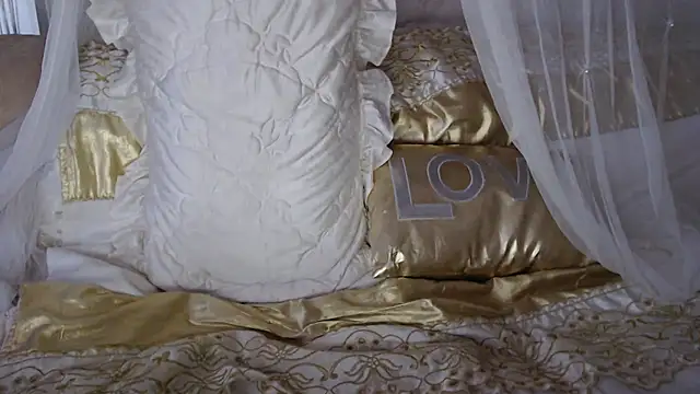 Snapshot of Mia-Montal777 chatting on 03-12-25, 03:40 Mia-Montal777 online show from 03-12-25, 03:40