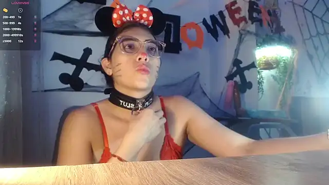 DaMikaela  online show from 10-08-25, 07:00