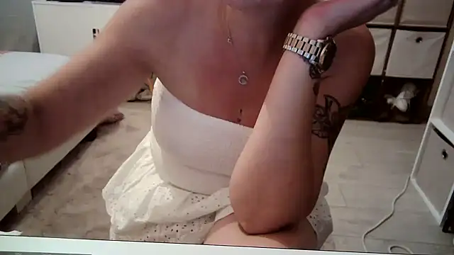 Snapshot of Nikita65150 chatting on 05-27-26, 08:44 Nikita65150 online show from 05-27-26, 08:44