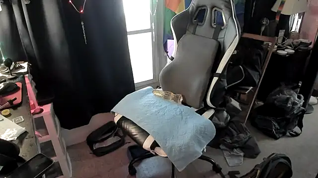 Daddysthick online show from 10-19-25, 02:29