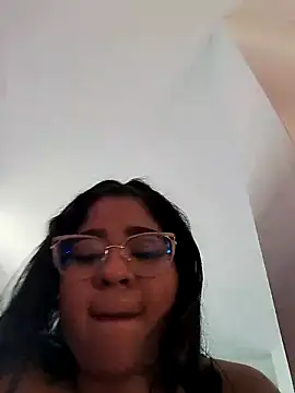 Snapshot of Yelly chatting on 02-12-26, 03:18 Yelly online show from 02-12-26, 03:18