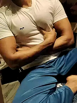 xxxhugedick0001 online show from 03-07-25, 06:33