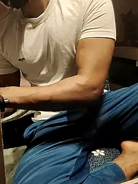 xxxhugedick0001 online show from 03-08-25, 06:37