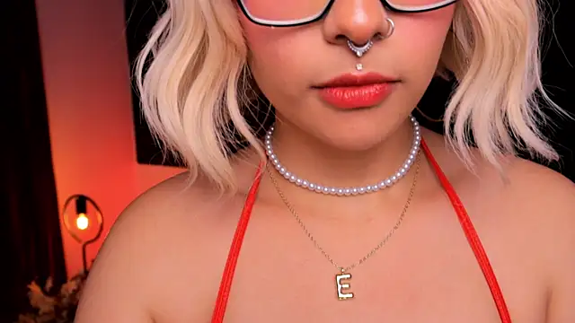 Snapshot of Misselektra__ chatting on 12-31-24, 07:20 Misselektra online show from 12-31-24, 07:20