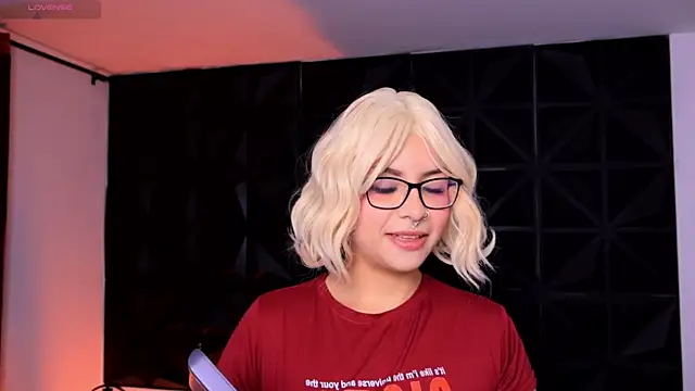 Snapshot of Misselektra__ chatting on 01-06-25, 03:42 Misselektra online show from 01-06-25, 03:42