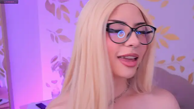 Snapshot of Misselektra__ chatting on 09-18-25, 04:03 Misselektra online show from 09-18-25, 04:03