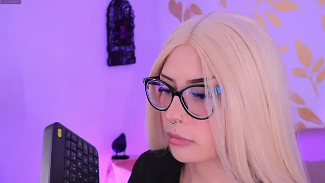 Snapshot of Misselektra__ chatting on 10-30-25, 04:58 Misselektra online show from 10-30-25, 04:58