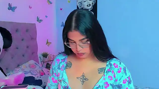 Snapshot of mabellfox chatting on 12-13-24, 04:05 mabellfox online show from 12-13-24, 04:05