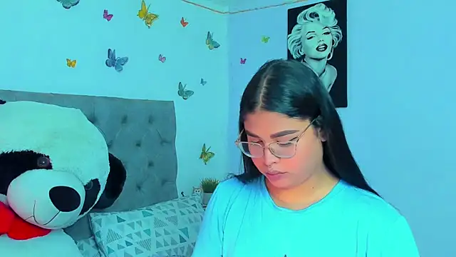 Snapshot of mabellfox chatting on 12-23-24, 06:27 mabellfox online show from 12-23-24, 06:27