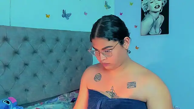 Snapshot of mabellfox chatting on 12-29-24, 02:17 mabellfox online show from 12-29-24, 02:17