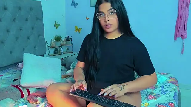 Snapshot of mabellfox chatting on 01-08-25, 10:27 mabellfox online show from 01-08-25, 10:27