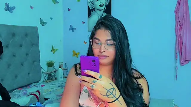 Snapshot of mabellfox chatting on 01-13-25, 10:45 mabellfox online show from 01-13-25, 10:45