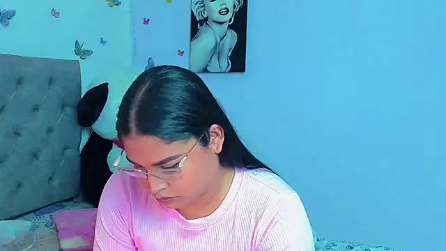 Snapshot of mabellfox chatting on 02-13-25, 06:27 mabellfox online show from 02-13-25, 06:27