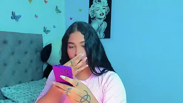 Snapshot of mabellfox chatting on 02-14-25, 10:14 mabellfox online show from 02-14-25, 10:14