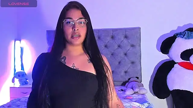 Snapshot of mabellfox chatting on 12-14-25, 10:42 mabellfox online show from 12-14-25, 10:42