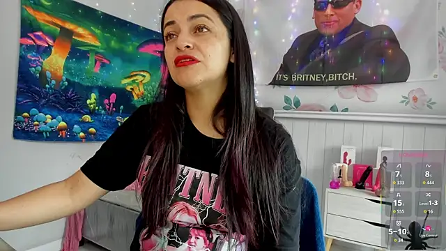 LovelyAzucena online show from 10-22-25, 04:40