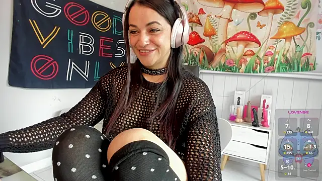 LovelyAzucena online show from 11-26-25, 01:56