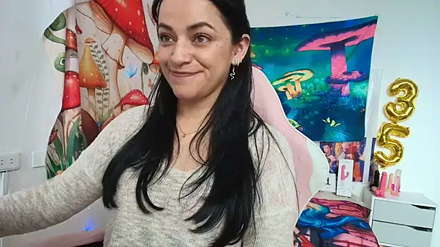 LovelyAzucena online show from 05-26-26, 02:35