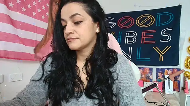 LovelyAzucena online show from 06-05-26, 03:18