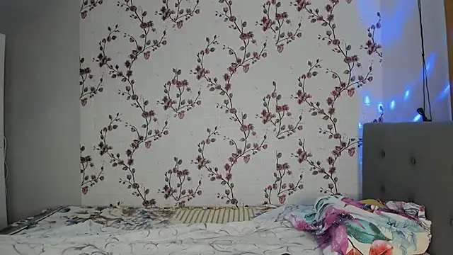 Snapshot of Alisagold90 chatting on 02-10-25, 01:44 Alisagold90 online show from 02-10-25, 01:44