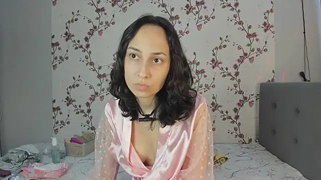 Snapshot of Alisagold90 chatting on 02-15-25, 01:27 Alisagold90 online show from 02-15-25, 01:27