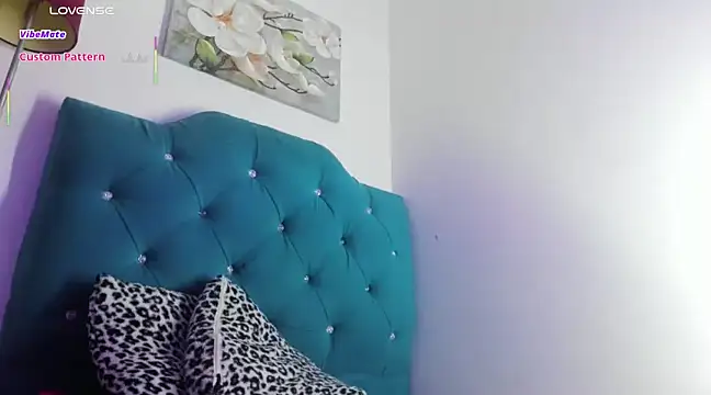 Snapshot of Victoria_Caruso chatting on 03-22-25, 12:28 Victoria Caruso online show from 03-22-25, 12:28