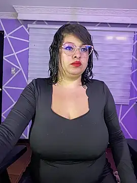 Snapshot of MiiaaJoness chatting on 05-25-26, 03:29 MiiaaJoness online show from 05-25-26, 03:29