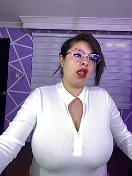 Snapshot of MiiaaJoness chatting on 05-26-26, 03:19 MiiaaJoness online show from 05-26-26, 03:19