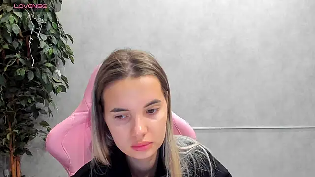 Snapshot of Donna_Evans chatting on 03-20-25, 12:08 Donna Evans online show from 03-20-25, 12:08