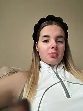 Snapshot of Donna_Evans chatting on 10-30-25, 02:24 Donna Evans online show from 10-30-25, 02:24