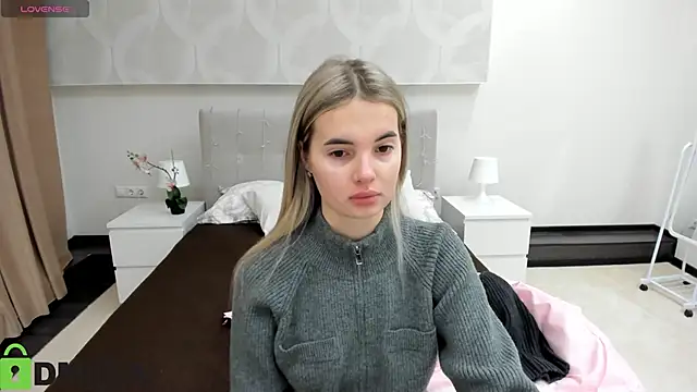 Snapshot of Donna_Evans chatting on 11-24-25, 11:48 Donna Evans online show from 11-24-25, 11:48