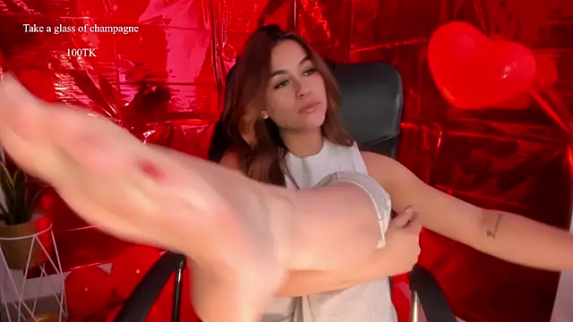 Snapshot of aliss_ev chatting on 02-15-25, 07:28 aliss ev online show from 02-15-25, 07:28