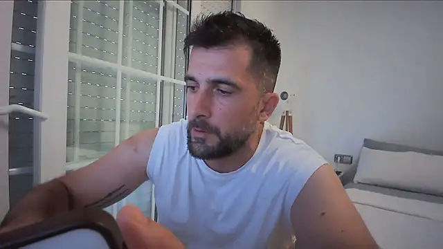 Snapshot of alex877x chatting on 07-08-26, 03:05 alex877x online show from 07-08-26, 03:05