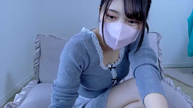 Snapshot of SUZU_ chatting on 04-23-26, 06:14 SUZU online show from 04-23-26, 06:14
