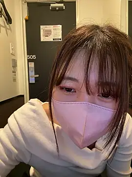 Snapshot of SUZU_ chatting on 05-03-26, 01:22 SUZU online show from 05-03-26, 01:22