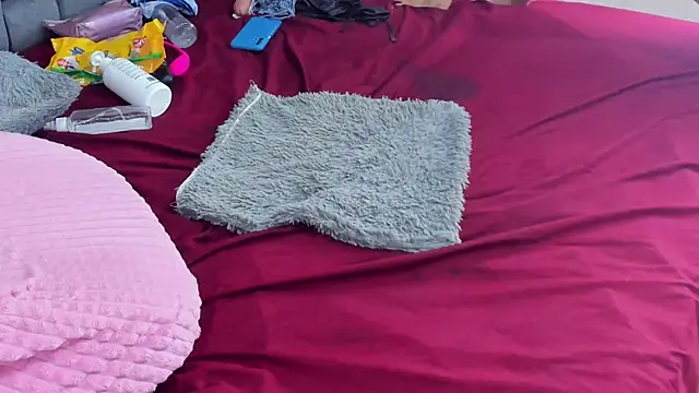 Snapshot of Couple_Gold69 chatting on 03-13-25, 03:50 Couple Gold69 online show from 03-13-25, 03:50