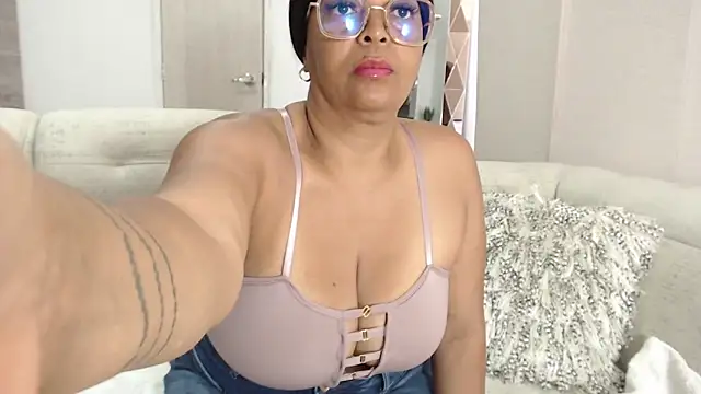 AmbarSofhia online show from 10-22-25, 07:57