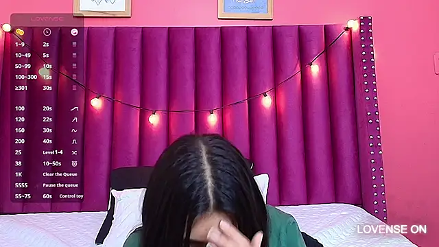 littlee emilyy  online show from 01-24-25, 08:55