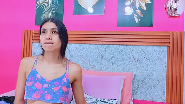 littlee emilyy  online show from 03-24-26, 12:43